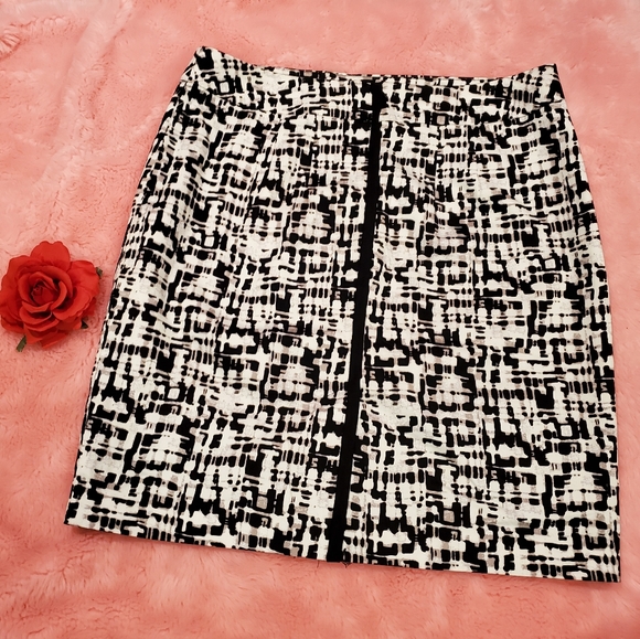 Valerie Bertinelli geometric skirt - Picture 5 of 8